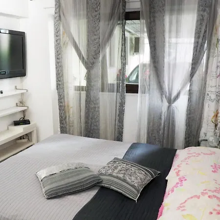 Mini Budget Studio * Pula